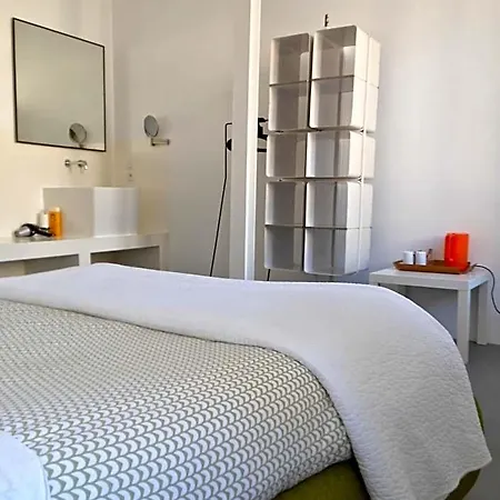 Bloc G Bed & Breakfast 4*